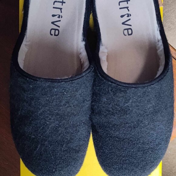 Strive 'Copenhagen' Women's Comfort Supportive Slipper - Black size 7-8 - Picture 2 of 7